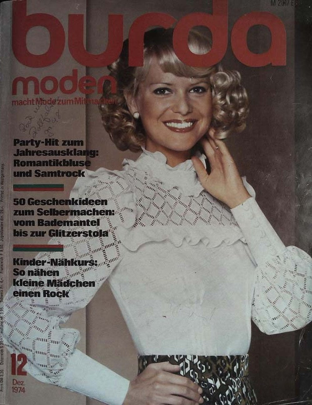 Burda Moden Magazin Deutschland 1974-12 Romantikbluse Samtrock Geschenkideen